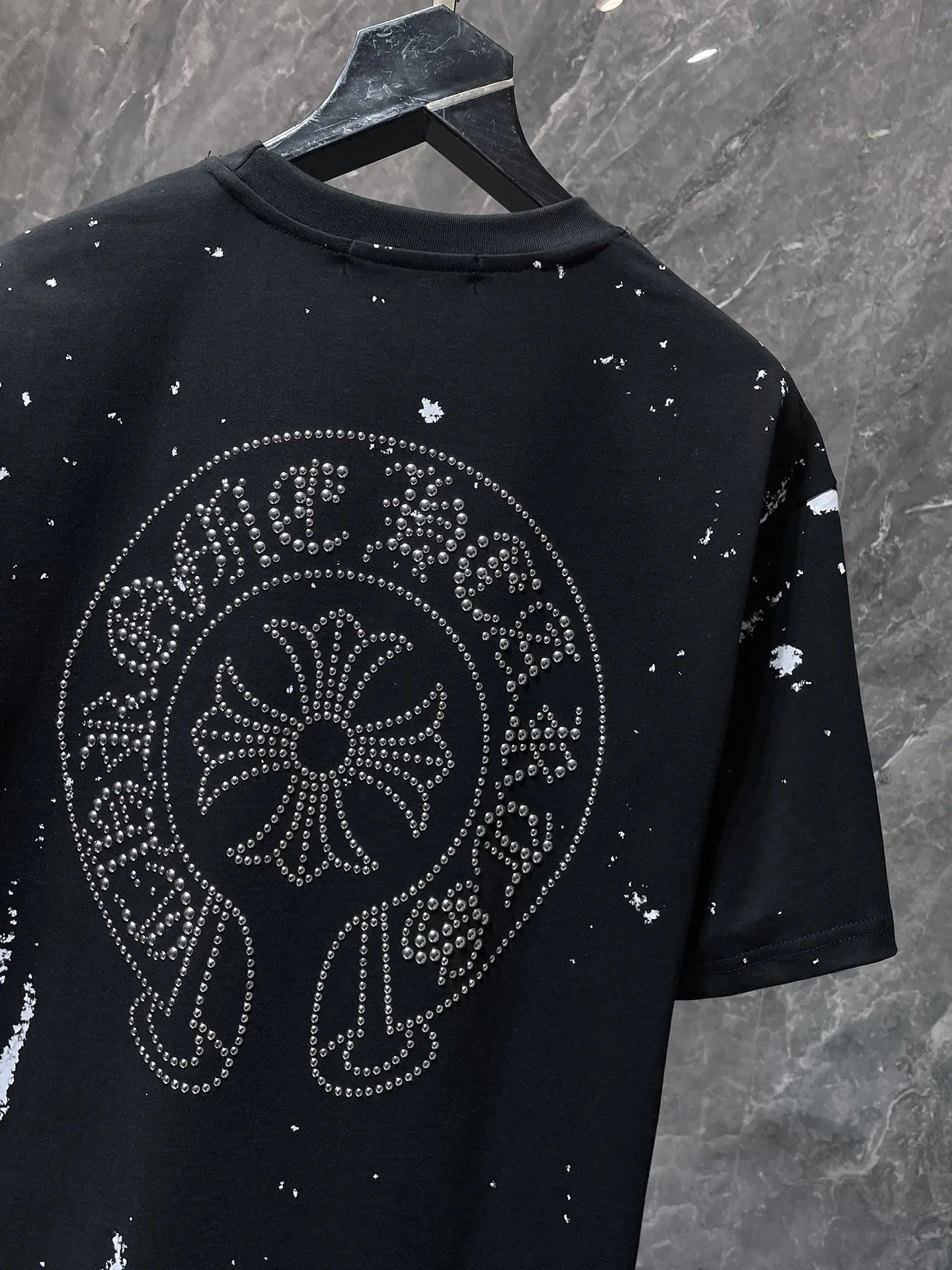 P160 New Chrome Hearts 25ss for summer. High gram weight, environmentally friendly and high-quality top-grade fabric. 260g~270g. Chrome graffiti splashed ink and hot diamond horseshoe short sleeves. Counter synchronization. 1:1 replica version. Recommended colors: white, black. Size: S, M, L, XL.